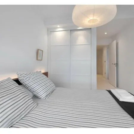 White Cozy Flat In Donostia 公寓