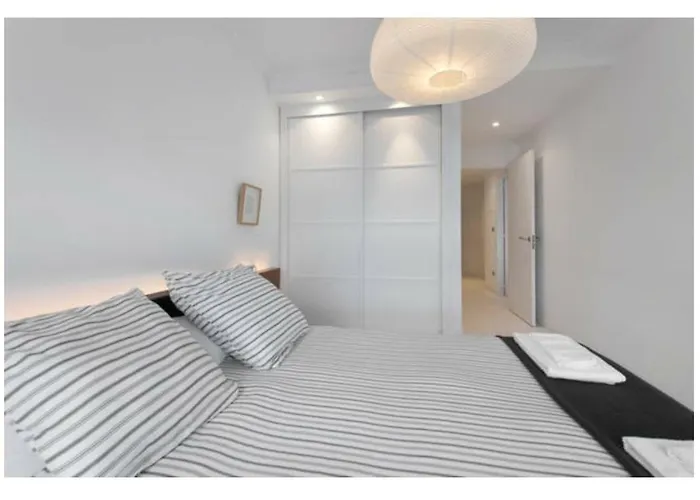 White Cozy Flat In Donostia Appartamento